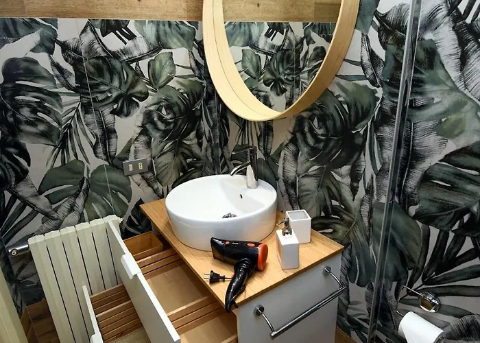 Апартаменты 5 Mins To The Beach, Cozy