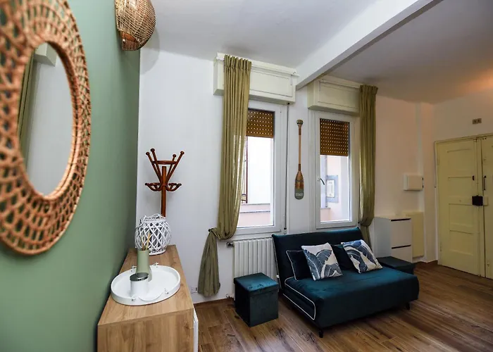 Апартаменты 5 Mins To The Beach, Cozy *