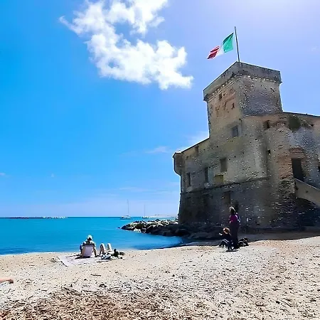5 Mins To The Beach, Cozy Appartement